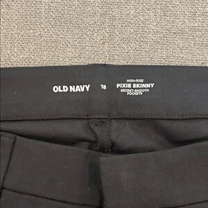 Old Navy Black Pixie Skinny Pants